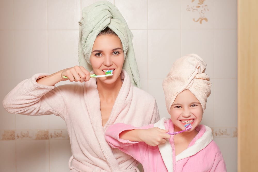 învață copiii să-și spele dinții