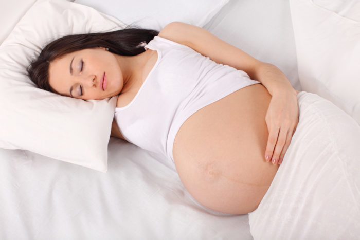 dormind pe stomac in timpul sarcinii