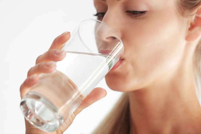 apă pentru infecții ale tractului urinar natural