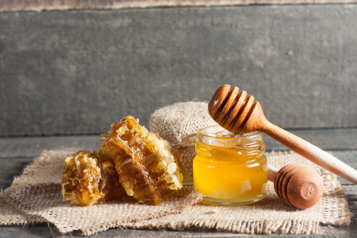 avantajele acneei naturale manuka miere