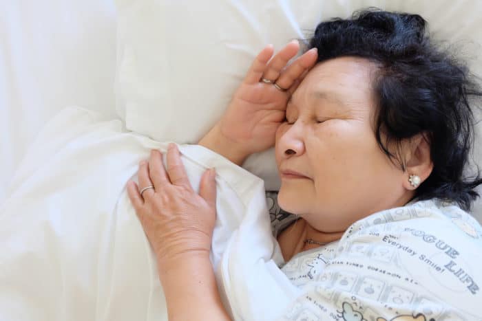 să depășească dificultățile profunde ale somnului la vârstnici