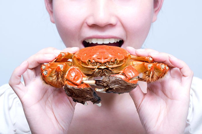Mănâncă crab atunci când sunt gravide