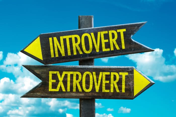 personalitate introvertită extrovertizată