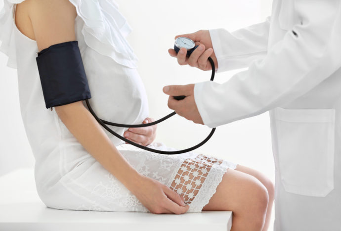 controlând tensiunea arterială a femeilor gravide