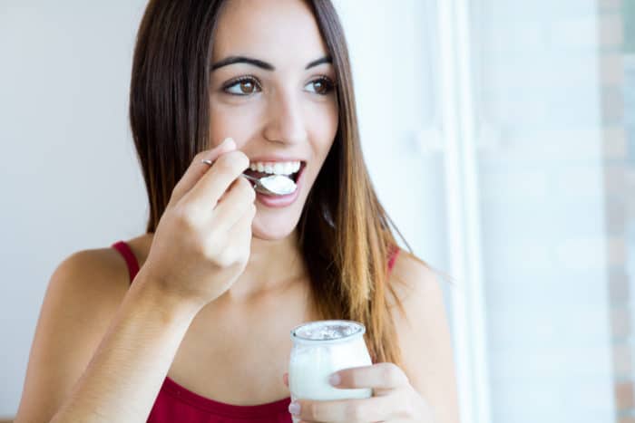 având un stomac poate mânca iaurt