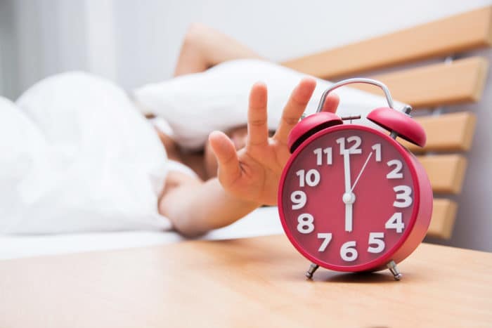 care este mai bună și are prioritate: exercitarea regulată sau obținerea unui somn suficient?