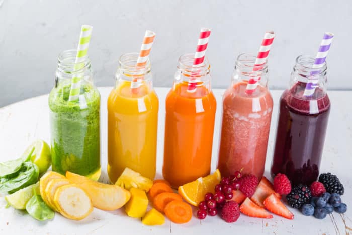 mânca fructe vs suc de fructe bea