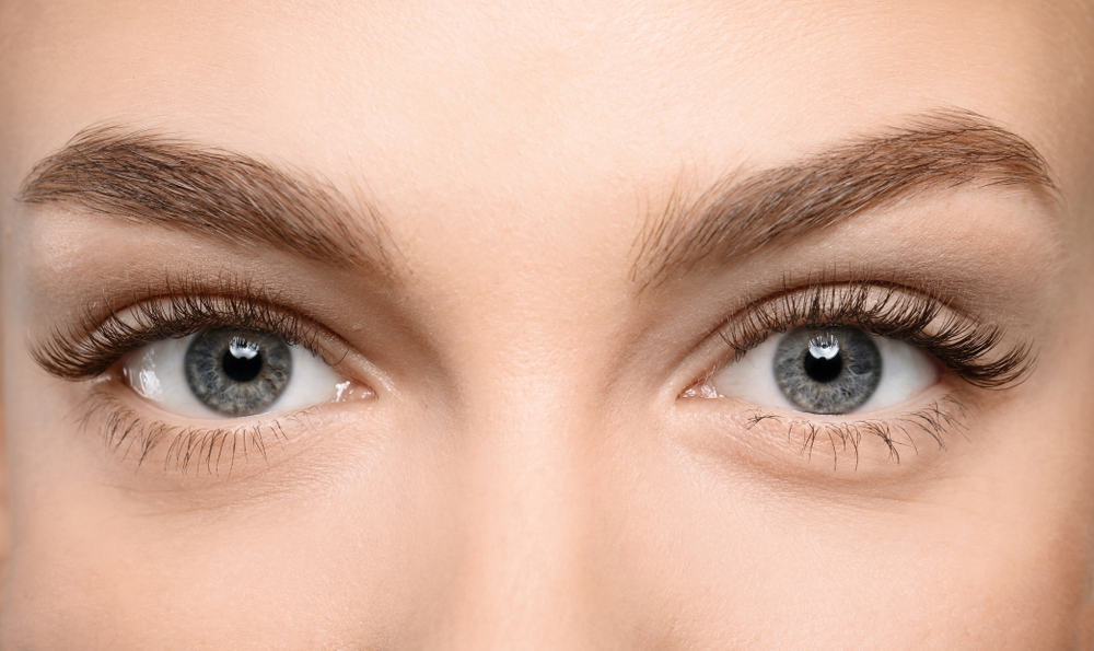 pete galbene pe ochi; vedere încețoșată cum afectează usturoiul vederea