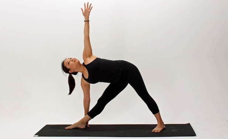 triunghi yoga pose